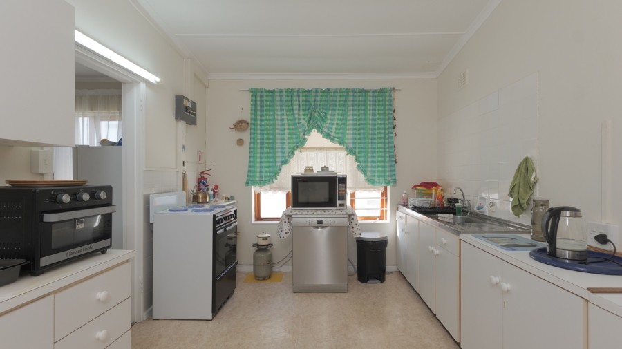 4 Bedroom Property for Sale in Struisbaai Western Cape